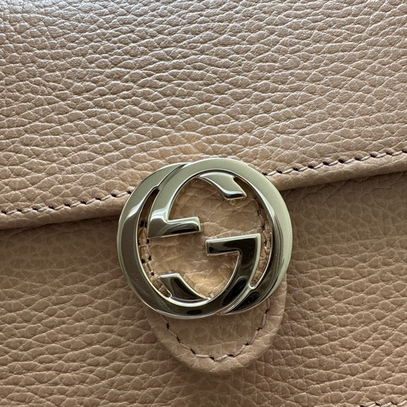 Brand New Gucci Calfskin Interlocking G Wallet On Chain in Beige Leather - Picture 9 of 10